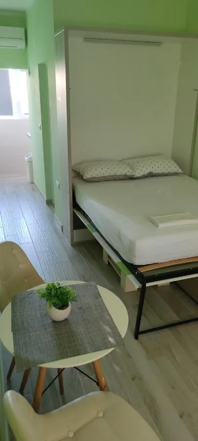 Guest house Cinema House Single & Double Rooms & Studio Apartments Pula