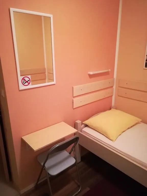 Cinema House Single & Double Rooms & Studio Apartments Póla 2*,  Horvátország