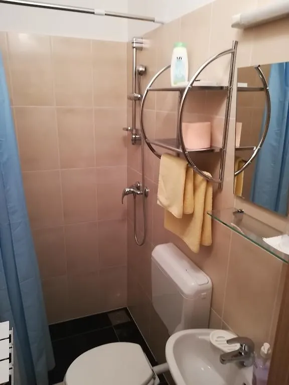 Cinema House Single & Double Rooms & Studio Apartments Póla Horvátország