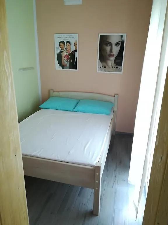 Cinema House Single & Double Rooms & Studio Apartments Póla 2*,  Horvátország