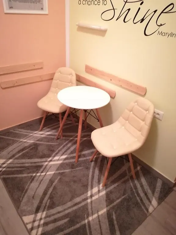 Cinema House Single & Double Rooms & Studio Apartments Póla 2*,  Horvátország