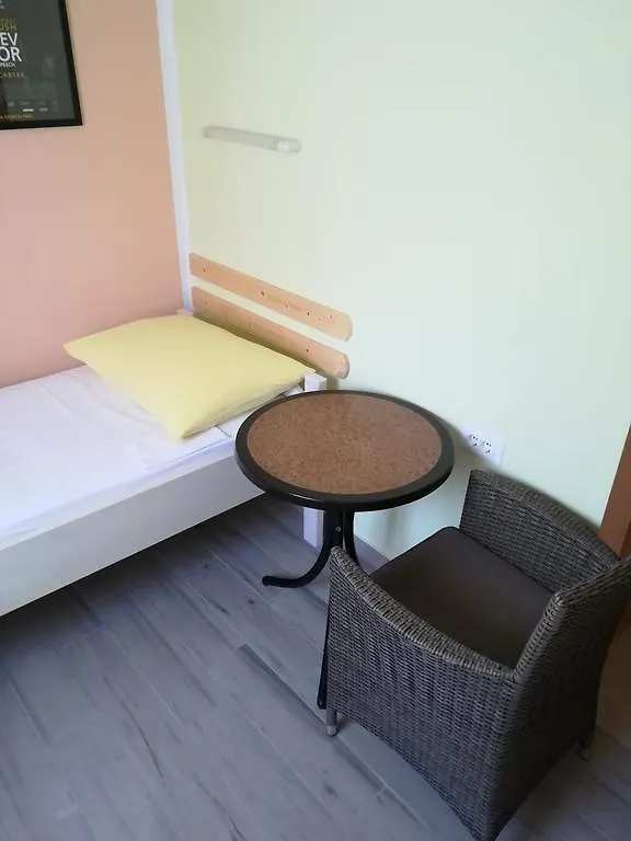 Cinema House Single & Double Rooms & Studio Apartments Pula Guest house